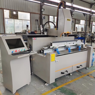 1.5m Máquina de perforación CNC de aluminio 3 + 1 eje fabricación de puertas CNC