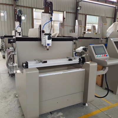 Máquina de rotación CNC de cabeza única de 800 mm para perforar hoyos de fresado de aluminio y PVC