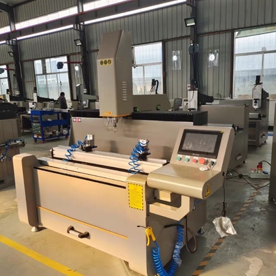 Máquina de fabricación de puertas de ventanas de aluminio de 1200 mm Cnc Copy Router Milling and Drilling Machinery para la fabricación de aluminio