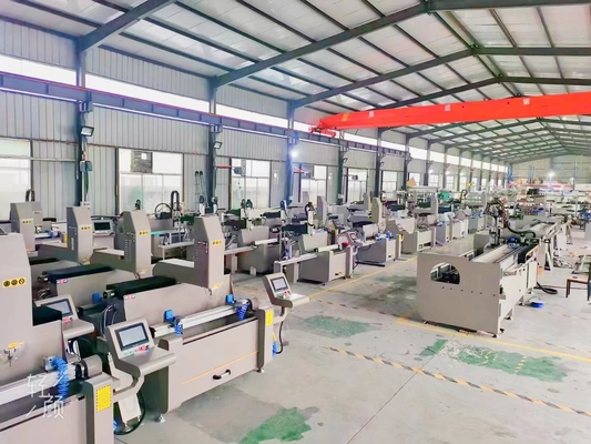 Profil de aluminio Centros de mecanizado CNC Máquina de fresado automática de perforación CNC que trabaja con una longitud de 3000 mm