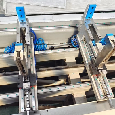 Centro de mecanizado CNC de perfiles de aluminio con 4 ejes controlados