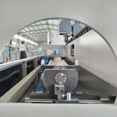 Centro de trabajo para perfiles de aluminio con 3 ejes controlados, gestión totalmente automática de mecanizado para fresado