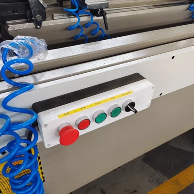 Máquina CNC para ventanas y puertas de aluminio