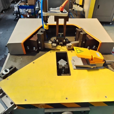 Máquina de agrupamiento de esquinas para ventanas y puertas de aluminio