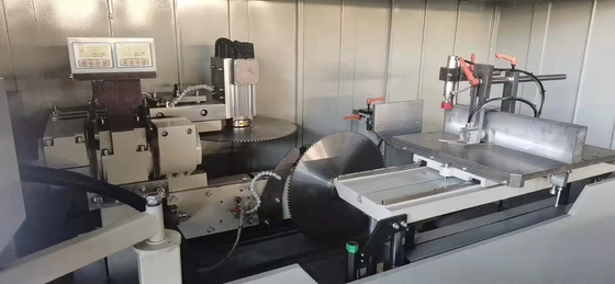 Máquina de corte de perfiles de aluminio para paredes de cortina de 200 mm