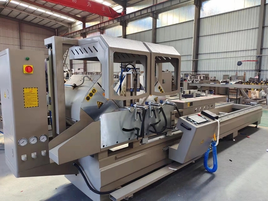 Serigüe de corte de doble mitra CNC de 6000 mm con ángulo de corte de 45 y 90 grados para aluminio y PVC
