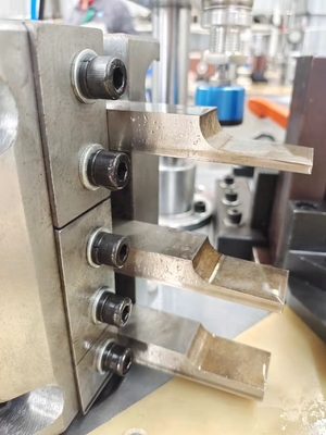 Máquina de recorte de esquinas de perfiles de aluminio para la fabricación de puertas de ventanas 160Z