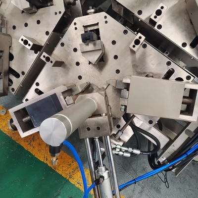 Equipo automático de acoplamiento de cuatro esquinas de la puerta de la ventana de aluminio/máquina de acoplamiento de cuatro esquinas superinteligente de aleación de alu
