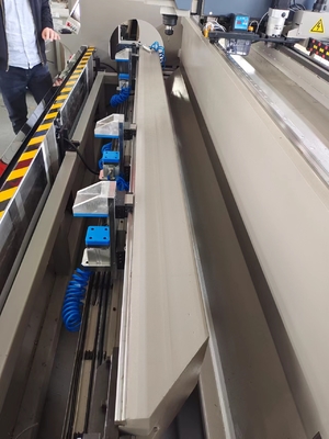 2500mm Automático 3 Ejes CNC router copu para la puerta de la ventana de aluminio y la pared cortina