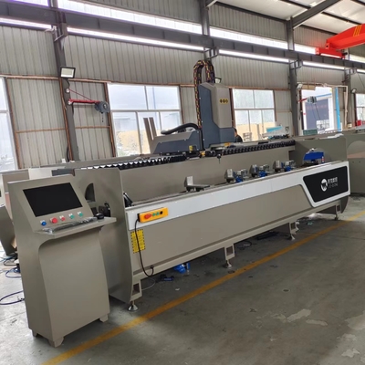 Máquinas CNC para perforar y fresar perfiles de aluminio