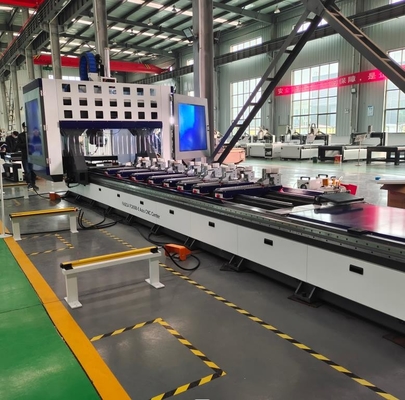 Centro de mecanizado de aluminio CNC de 5 ejes con 12 herramientas para la fabricación de puertas de ventanas y cortinas