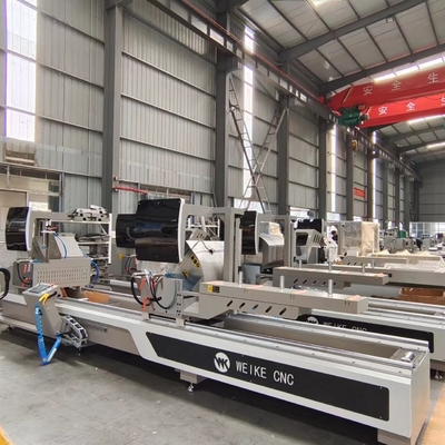 Máquina de corte de doble cabeza controlada por CNC con sierras de 550 'especiales para perfiles de aluminio