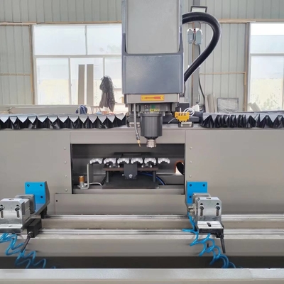 Máquina de perforar CNC de aluminio para puertas de ventanas 3200mm 3000mm Centro de mecanizado CNC de 3 ejes con 6 cambiadores de herramientas