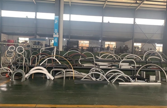 Máquina automática de doblar el marco de la puerta de la ventana de aluminio CNC