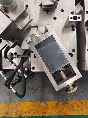 Máquina de recorte de ventanas de aluminio de CNC / máquina de recorte de esquinas para perfiles de aluminio