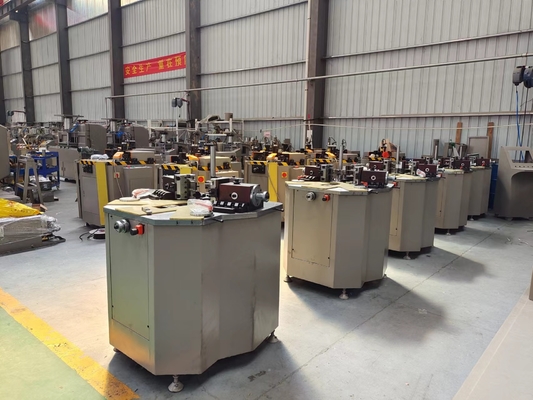 Profile de aluminio Corner Crimping Machines Corner Automático Combinando función de la posición delantera hacia arriba y hacia abajo fácil de despegar