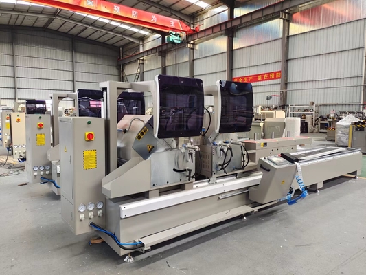Perfil de aluminio Máquina de sierra automática Láminas de sierra de 550 mm de diámetro Cortando 45 y 90 grados