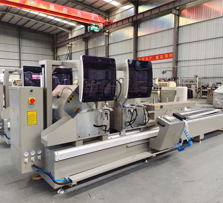 Máquina de sierra de mitra de doble cabeza totalmente automática para la fabricación de puertas de ventanas