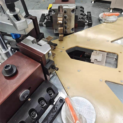 Tipo de elevación de la máquina de desmontaje de esquinas de ventanas de aluminio sincrónico
